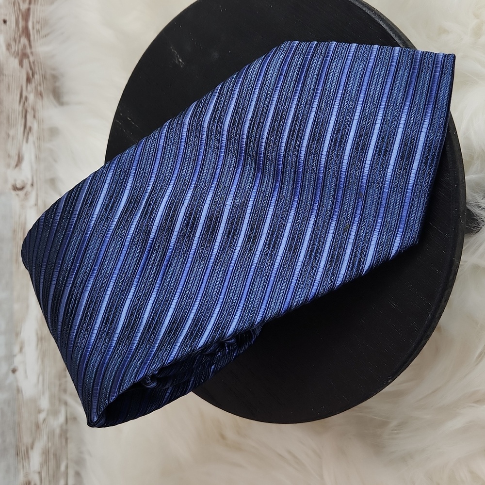 Mens Claiborne Neck Tie, Blue diagonal  stripe,100% All Imported Silk, Hand sewn - Picture 5 of 6